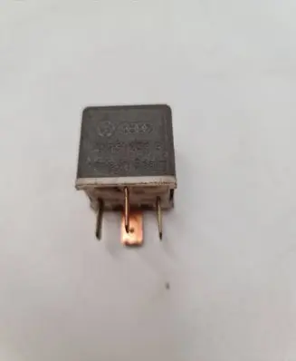 Volkswagen PASSAT B6 Other relay 141951253B