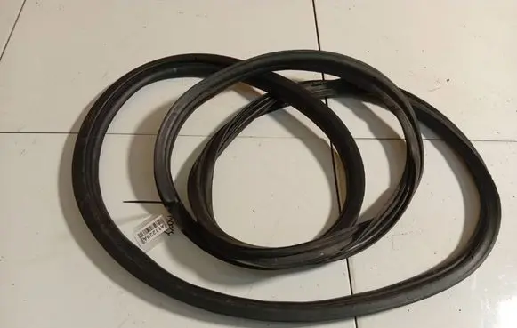 KIA Sorento Trunk rubber seal (body) 
