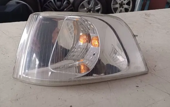 Volvo S40, V40 Front indicator light