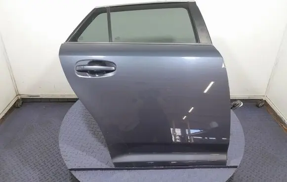 Toyota Avensis T270 Rear door