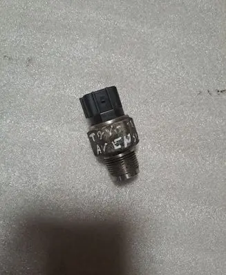 Toyota Avensis T250 Fuel pressure sensor 8945860010