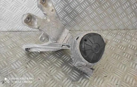 Audi A4 S4 B8 8K Engine mounting bracket 8K0199308BE