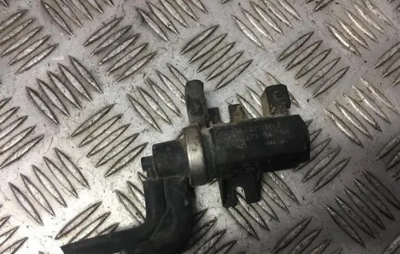 Volkswagen Golf IV Turbo solenoid valve 1H0906627 7.21903.20