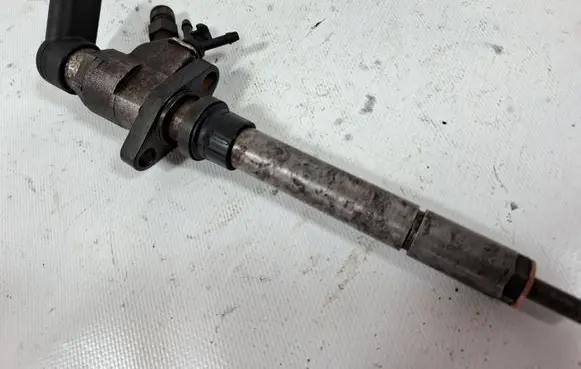 Volvo S40 Fuel injector 