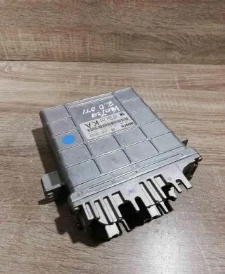 Opel Vectra B Engine control unit/module ECU 0281001335 90464735KA