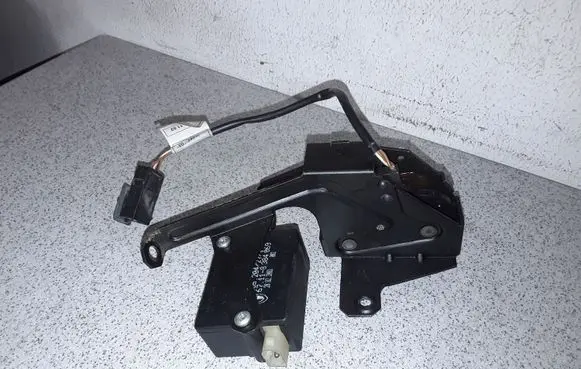 BMW 5 E39 Tailgate window lock/catch/latch 51248238469 8238469 61318381137
