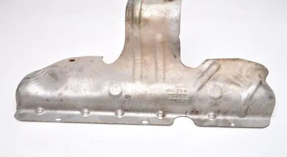 Volvo V70 Heat shield in engine bay 30646954