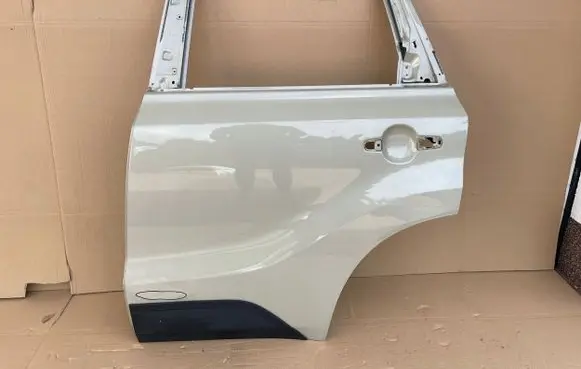 Suzuki Vitara (LY) Rear door