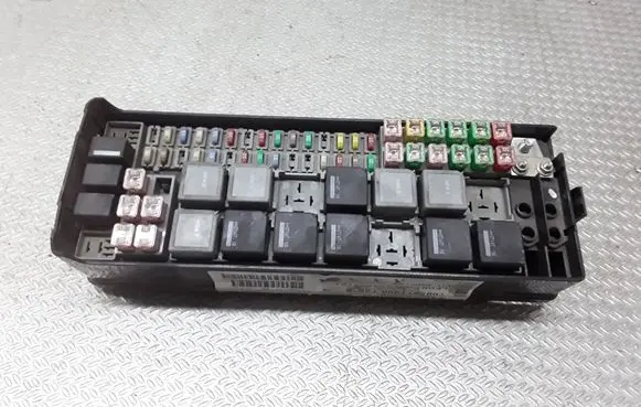 Land Rover Range Rover Sport L320 Fuse module YMB507190B