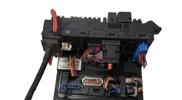 Mercedes-Benz E W211 Fuse module 2115453801