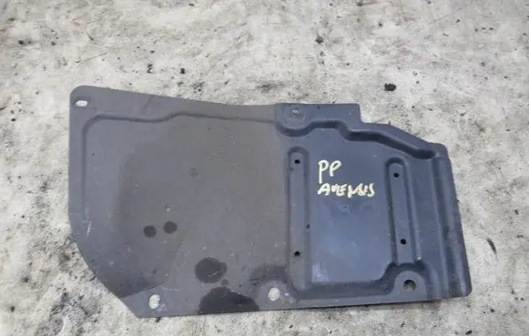 Toyota Avensis T270 Engine cover (trim) KRIS235789