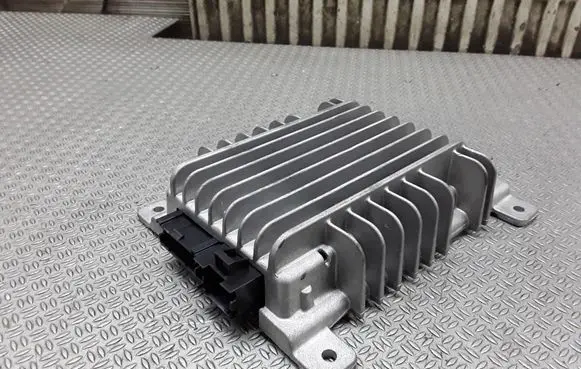 Nissan Maxima A34 Sound amplifier 280607Y300