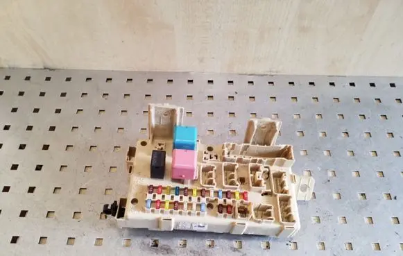 Toyota Avensis T250 Fuse box set 8264105030A
