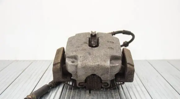 BMW 5 F10 F11 Front brake caliper 2024330