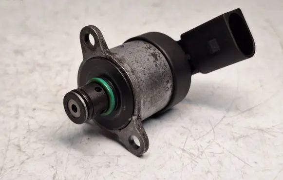 BMW 5 E60 E61 Fuel pressure sensor 0928400560 13517787186