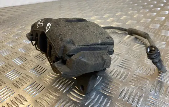 Volkswagen PASSAT B6 Front brake caliper
