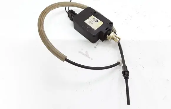 Fuel tank cap lock motor