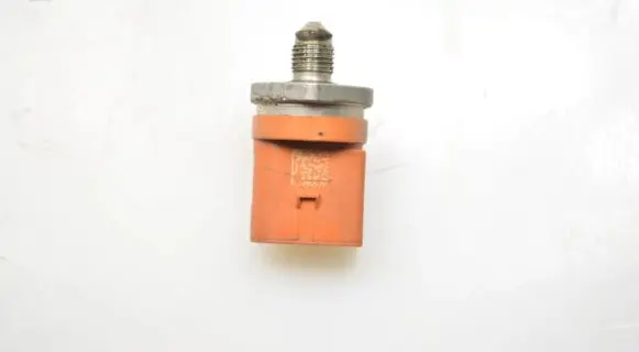 Volkswagen PASSAT B6 Fuel pressure sensor 06J906051D