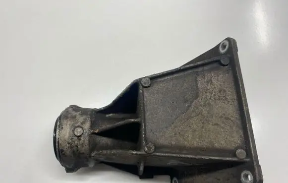 BMW X3 E83 Driveshaft support bearing bracket 3153