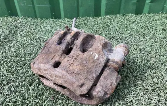 Iveco Daily 4th gen Front brake caliper 504354331 504354333