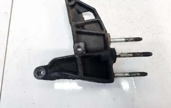 Opel Vectra B Engine mounting bracket 90498184 72572