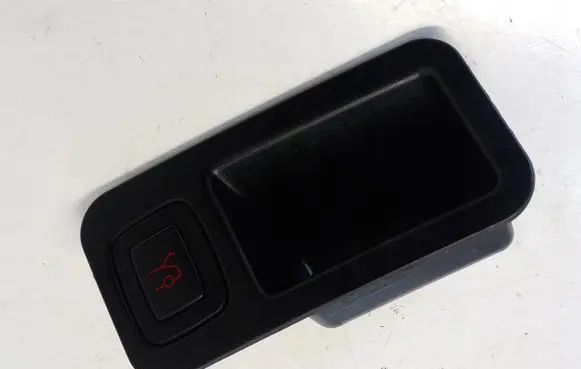 Tesla Model S Tailgate opening switch 1010327-00-A