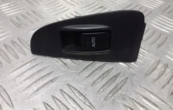 Toyota Avensis T250 Electric window control switch 74272-05020