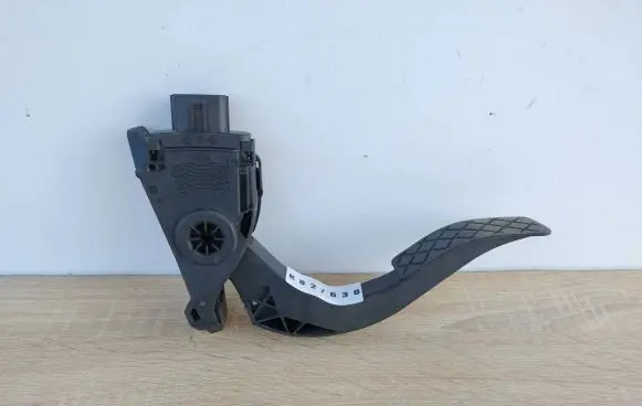 Audi A4 S4 B8 8K Accelerator throttle pedal 8K1723523
