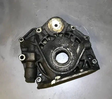 Volkswagen Crafter Oil pump 074115109C