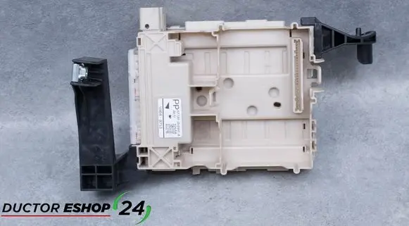 Peugeot 108 Fuse module 8277300H060A 5H040253