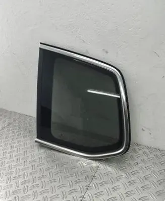 Volkswagen Touran III Rear side window