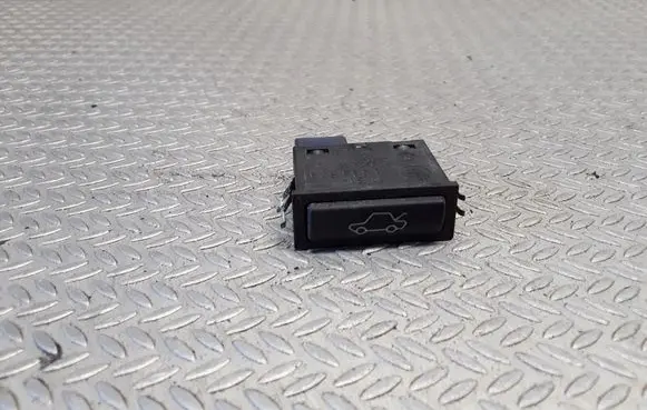 Tailgate opening switch