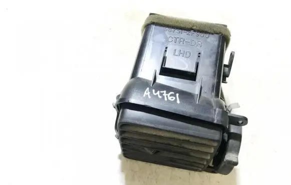 Nissan Primera Dash center air vent grill 687512f900 68751-2f900