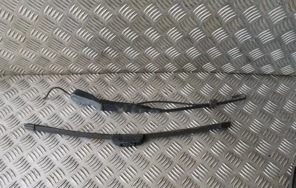Jaguar XJ X308 Front wiper blade arm GNC8954AA