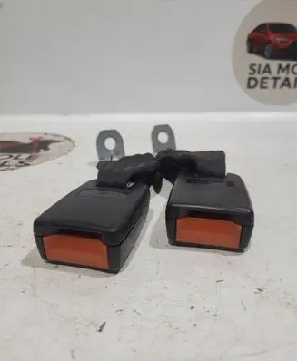 Middle seatbelt buckle (rear)