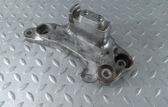 Toyota ProAce City Gearbox mounting bracket 9813721980
