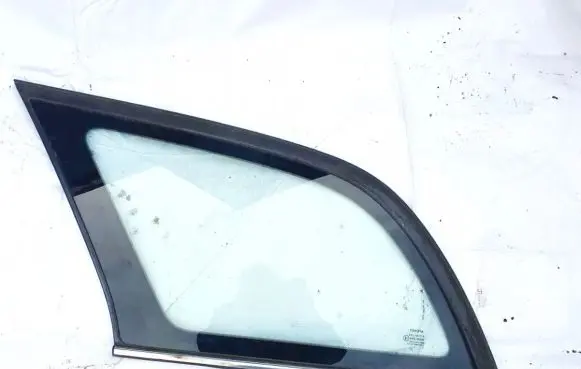 Toyota Avensis T250 Rear side window