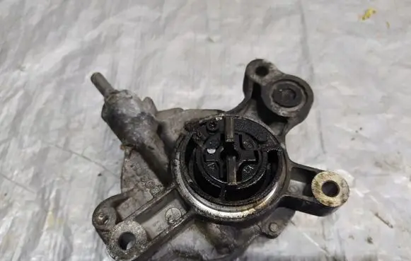 Ford Galaxy Vacuum pump D1651C1