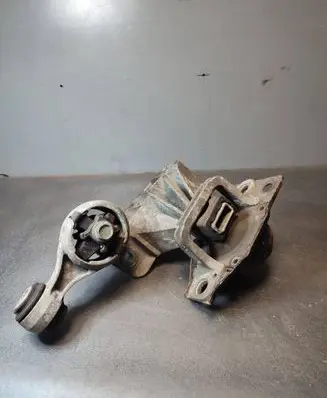 Nissan Qashqai Engine mount bracket 11210JD500