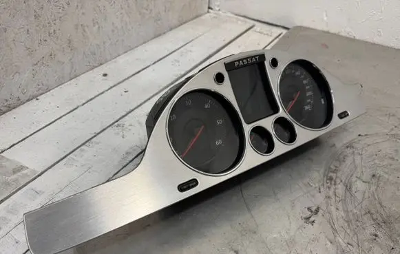 Volkswagen PASSAT B6 Speedometer (instrument cluster)