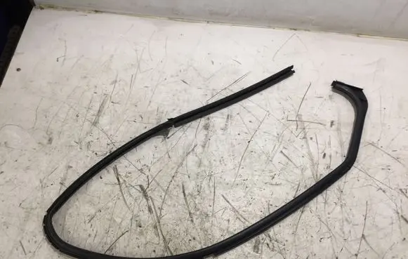 Opel Vivaro Front door rubber seal M867D M863D