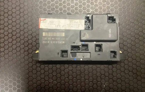 Mercedes-Benz E W211 Door control unit/module 2118200426 8231406 356802