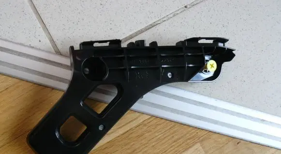 Lexus CT 200H Front bumper mounting bracket 5211676011