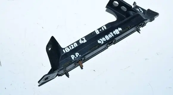 Front bumper mounting bracket