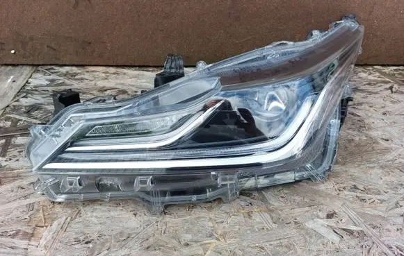 Toyota Corolla Verso E121 Headlight/headlamp 81150-02T51