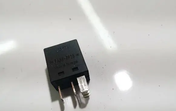 Volkswagen PASSAT B6 Other relay 7M0951253C