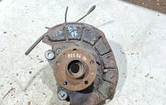 Volkswagen PASSAT B6 Front wheel hub spindle knuckle