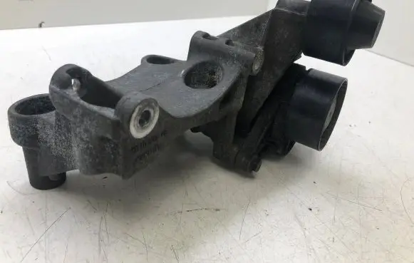 Nissan X-Trail T32 Generator/alternator bracket 117105124R