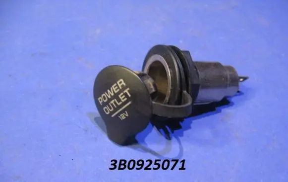 Volkswagen PASSAT B5 12 V Socket (rear) 3B0925071