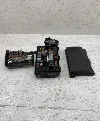 Opel Zafira C Fuse module 13368644